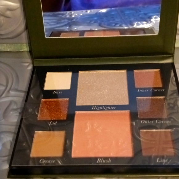 - Laura Geller Party On A Pallette . Make an Entrance NEW Eyeshadow Highlighte… - Picture 1 of 2